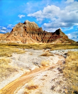 Badlands-Peak-with-Stream